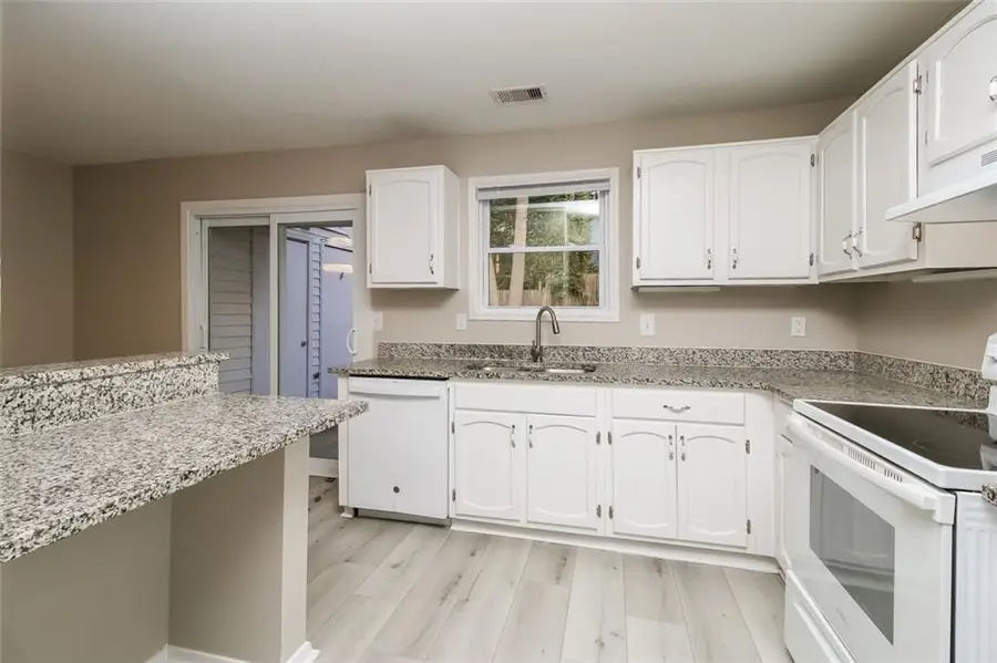 5707 Wells Circle, Stone Mountain, GA 30087 - #3