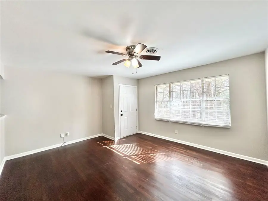 6496 Raymond Drive, Union City, GA 30291 - Image #3