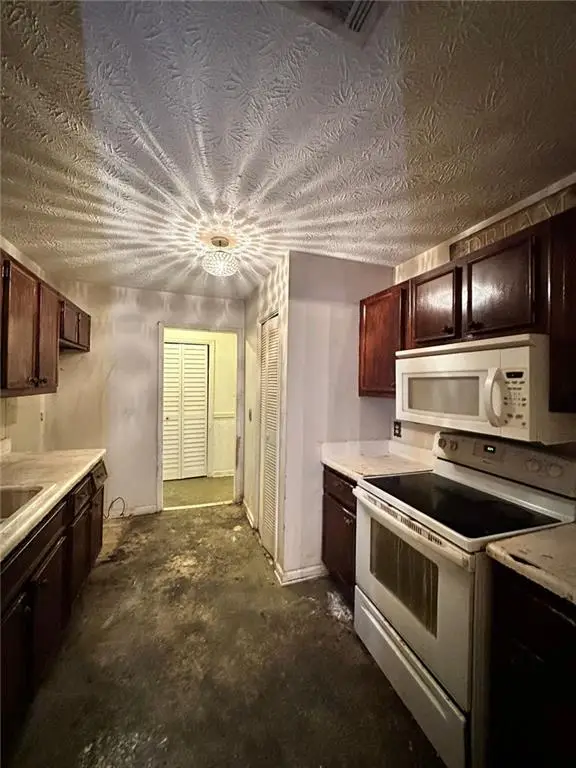 1001 Lake Pointe Circle, Roswell, GA 30075 - Image #3