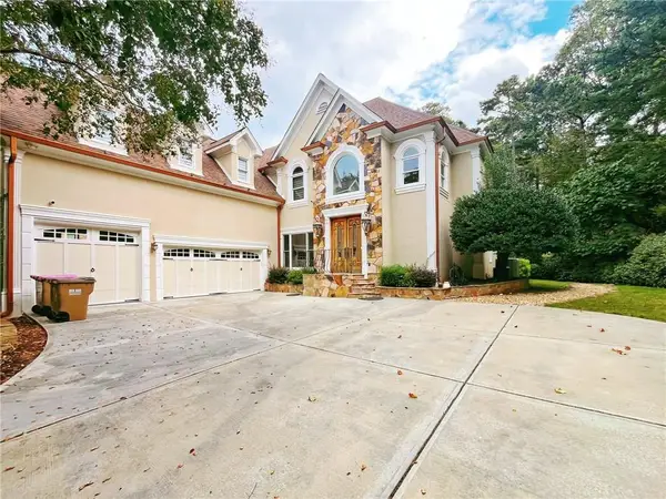 6709 Wooded Cove Court, Flowery Branch, GA 30542