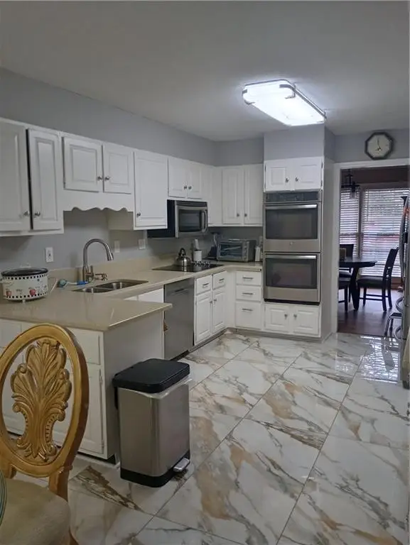 2589 King Circle Se, Conyers, GA 30013