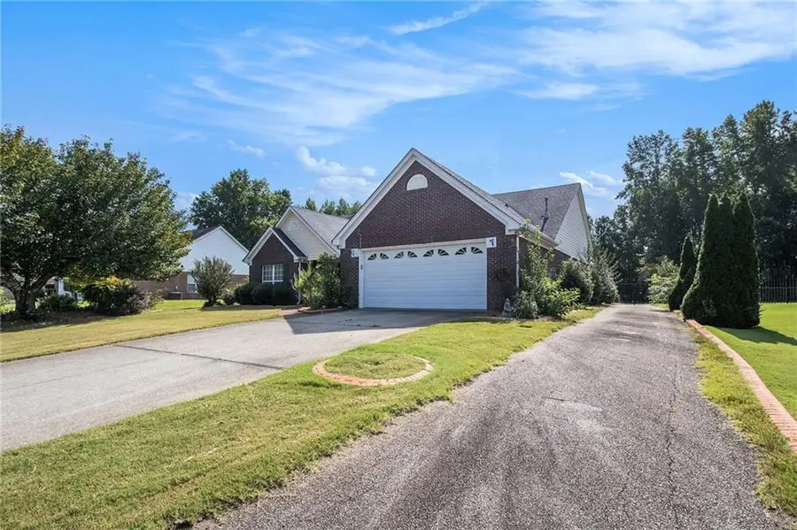 6103 Portsmouth Drive, Flowery Branch, GA 30542 - Image #2
