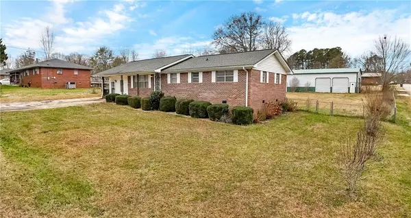 5563 Pine Street, Lula, GA 30554