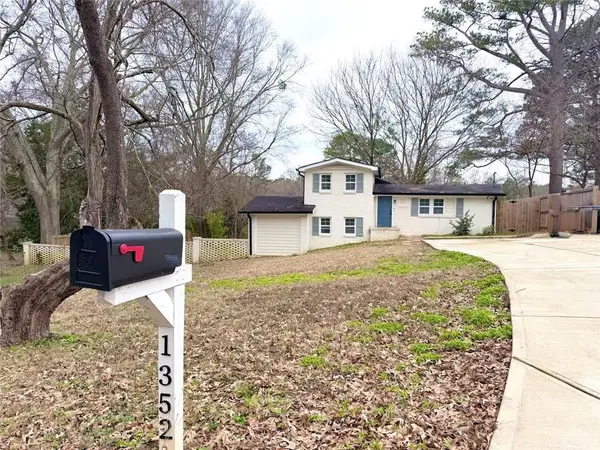 1352 N Hicks Circle Nw, Conyers, GA 30012