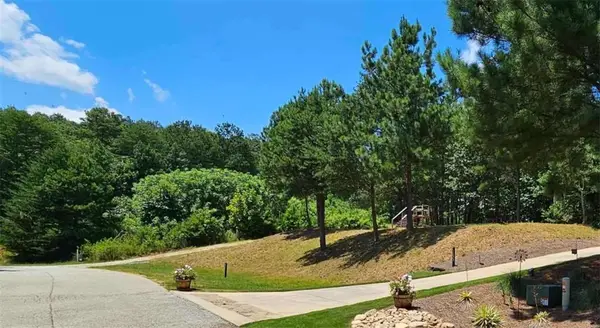915 N Edgewater Trail N, Toccoa, GA 30577