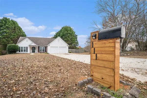 111 Meadowview Lane, Powder Springs, GA 30127