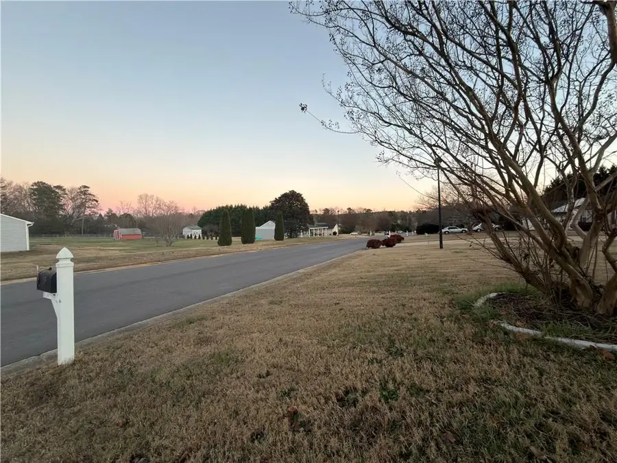 973 Vera Court, Winder, GA 30680 - Image #2