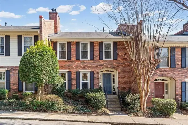 4 Queen Victoria Place Ne, Atlanta, GA 30342