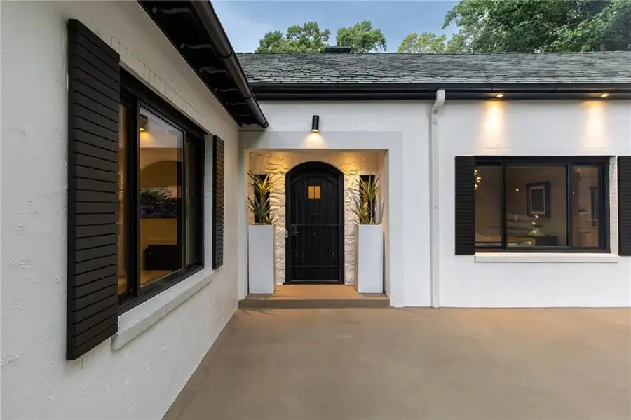 737 W Conway Drive Nw, Atlanta, GA 30327 - Image #2