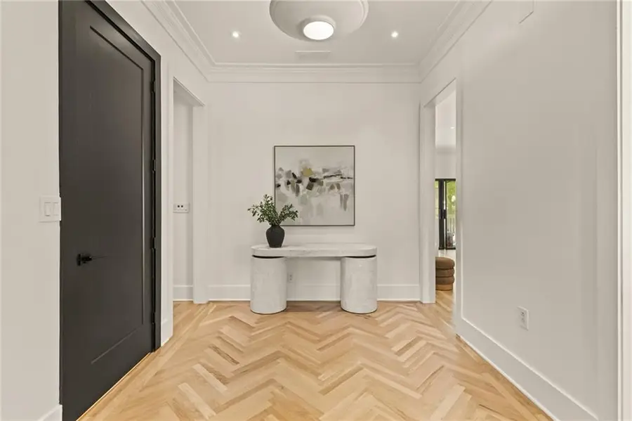 737 W Conway Drive Nw, Atlanta, GA 30327 - Image #3