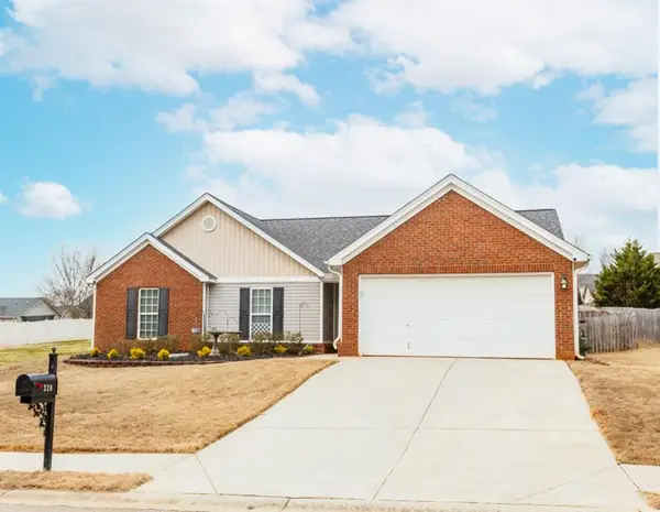 320 River Mist Circle, Jefferson, GA 30549
