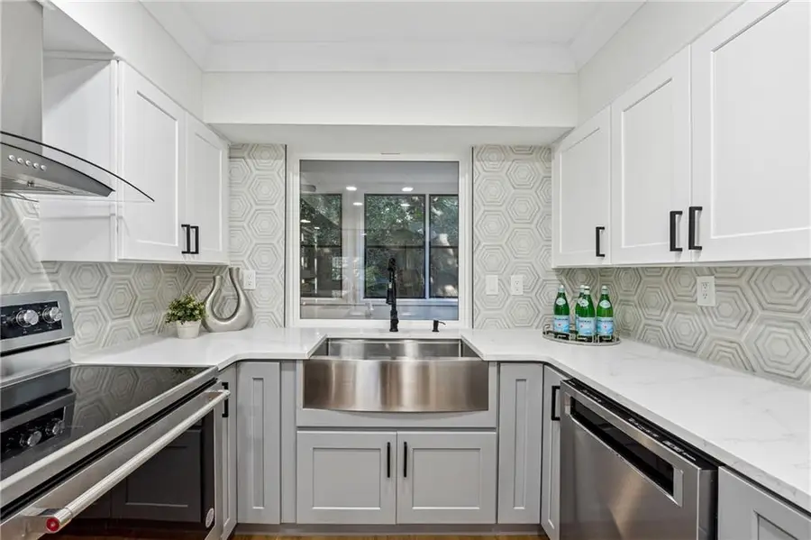 106 La Rue Place Nw, Atlanta, GA 30327 - Image #2