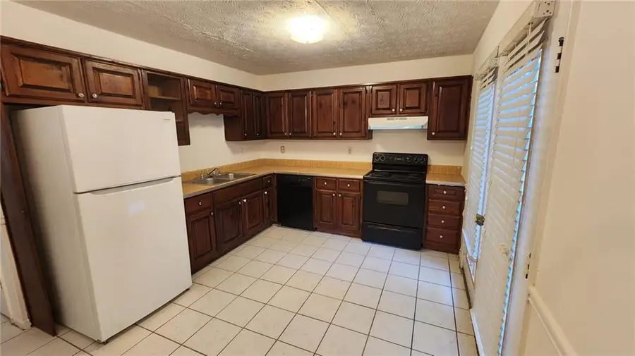 631 Hunting Creek Lane Se, Conyers, GA 30013 - #3