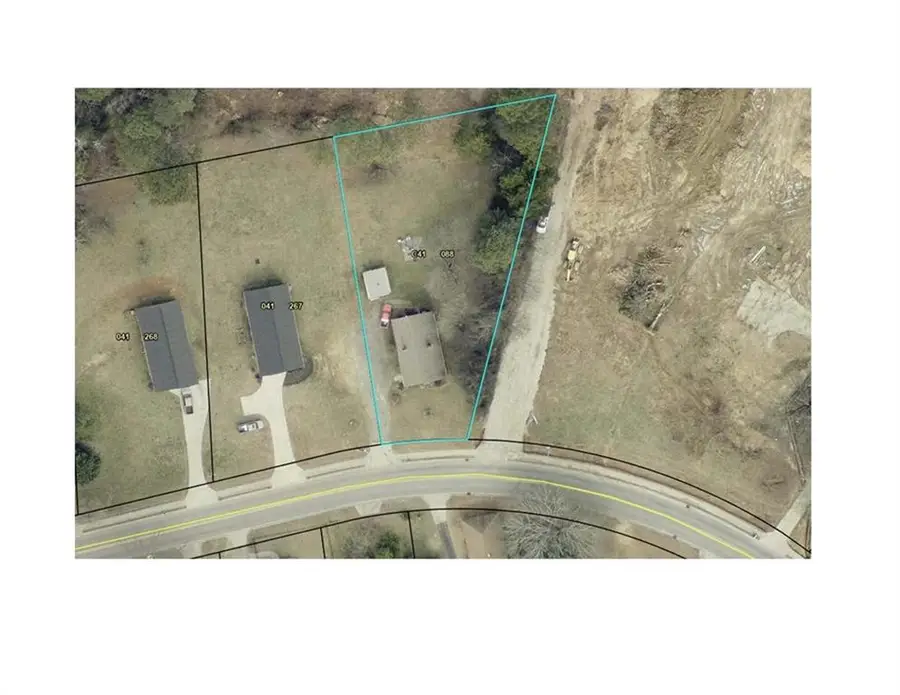 132 Peters Street, Calhoun, GA 30701 - #2