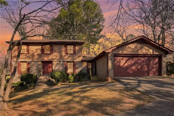5825 Golden West Trail Sw, Lilburn, GA 30047