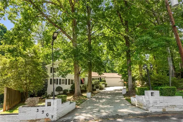 3307 Pointe Bleue Ct, Decatur, GA 30034