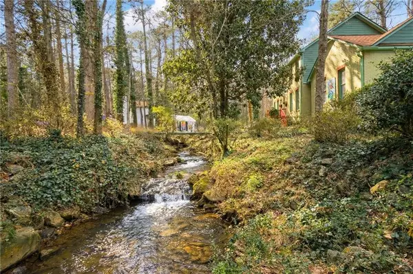 445 Longleaf Drive, Roswell, GA 30075