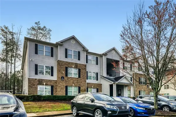 10204 Fairington Ridge Circle, Lithonia, GA 30038
