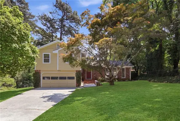 5642 Breezy Court Sw, Lilburn, GA 30047