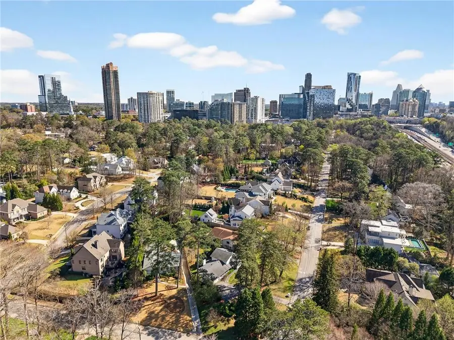 3811 N Stratford Road Ne, Atlanta, GA 30342 - #3