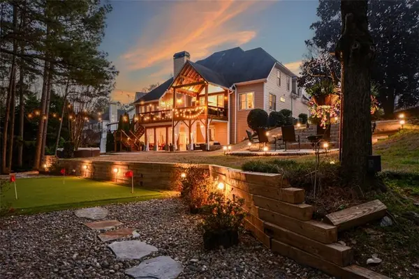 515 Hillcrest View Drive Ne, Suwanee, GA 30024