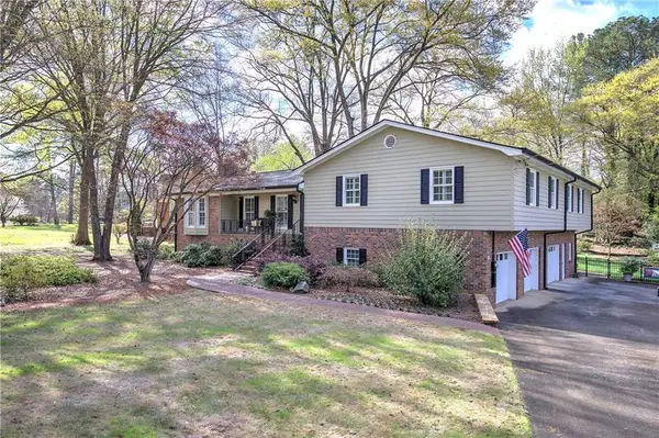 27 Walnut Drive, Cartersville, GA 30120