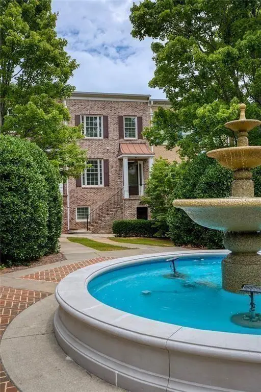 956 Persimmon Point Ne, Sandy Springs, GA 30328 - #2