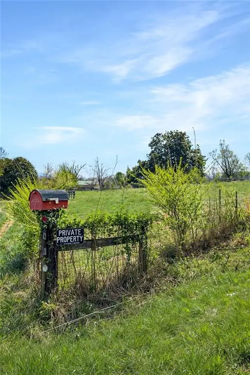 1019 Eli Knob, Dahlonega, GA 30533