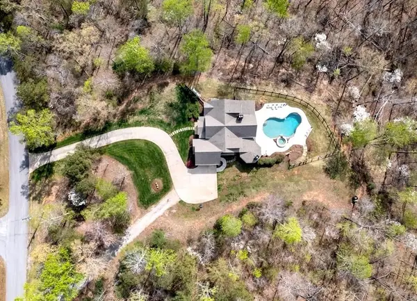 292 Etowah Drive, Dawsonville, GA 30534