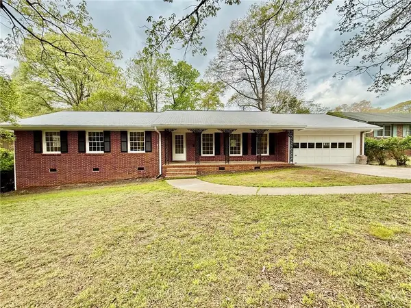 527 Rimrock Trail, Stone Mountain, GA 30083