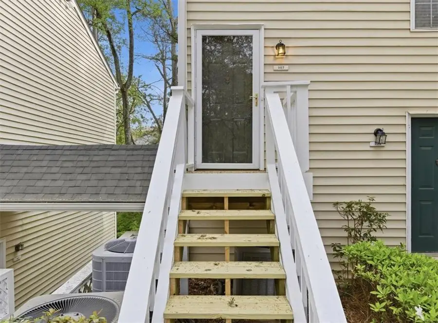 307 Glenleaf Dr, Peachtree Corners, GA 30092 - #2