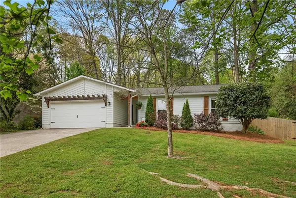 825 Lake Forest Circle, Roswell, GA 30076