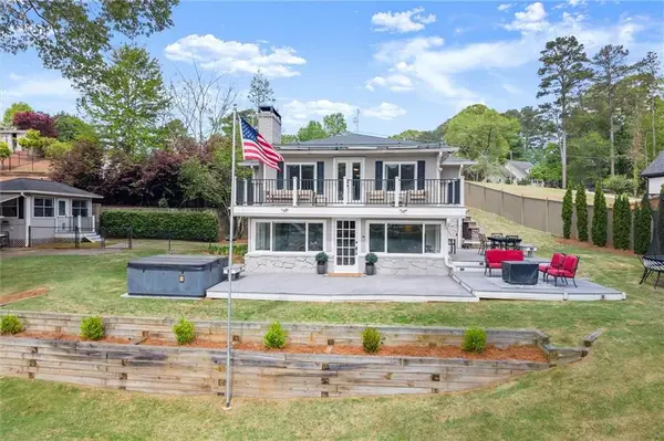 924 Pine Circle, Woodstock, GA 30189