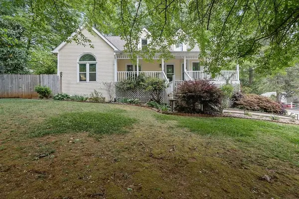 404 Kelly Circle, Woodstock, GA 30188