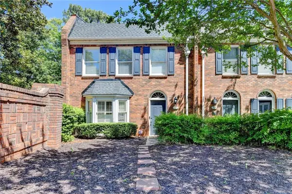 7111 Saint Charles Square, Roswell, GA 30075