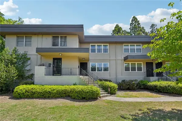 284 Lakemoore Drive Ne #B, Atlanta, GA 30342