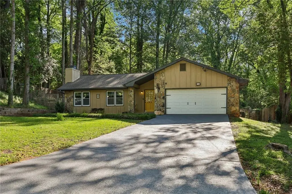 562 Rimrock Trail, Stone Mountain, GA 30083 - #1