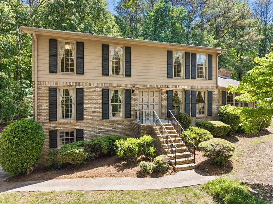 2450 Castle Lane Ne, Marietta, GA 30062 - #2