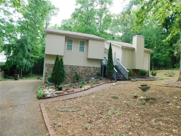 8805 Willow Creek Court, Douglasville, GA 30135