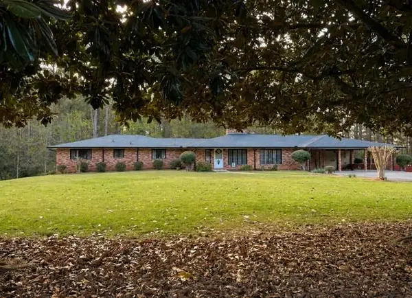 4671 Dogwood Dr, Acworth, GA 30101