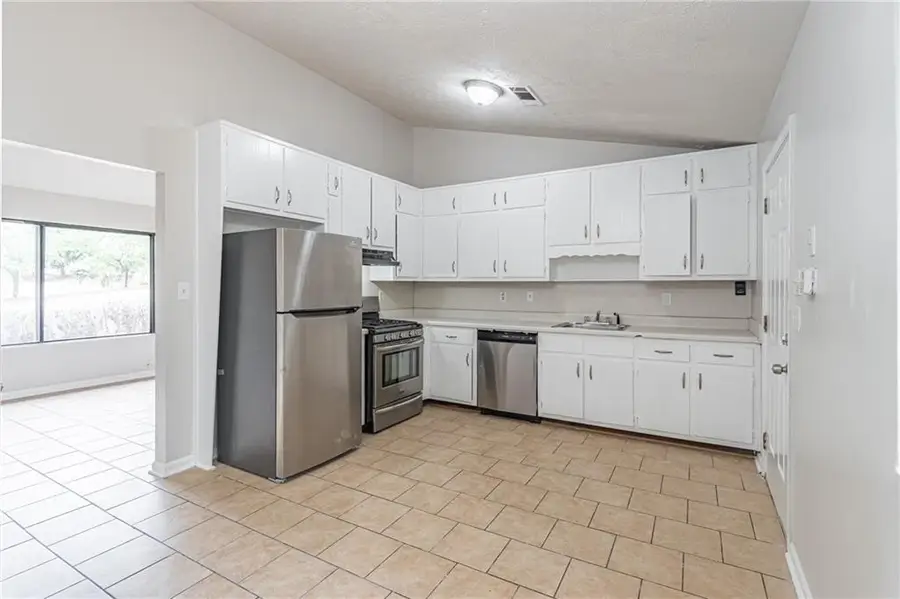 602 Brighton Drive, Lawrenceville, GA 30043 - #3