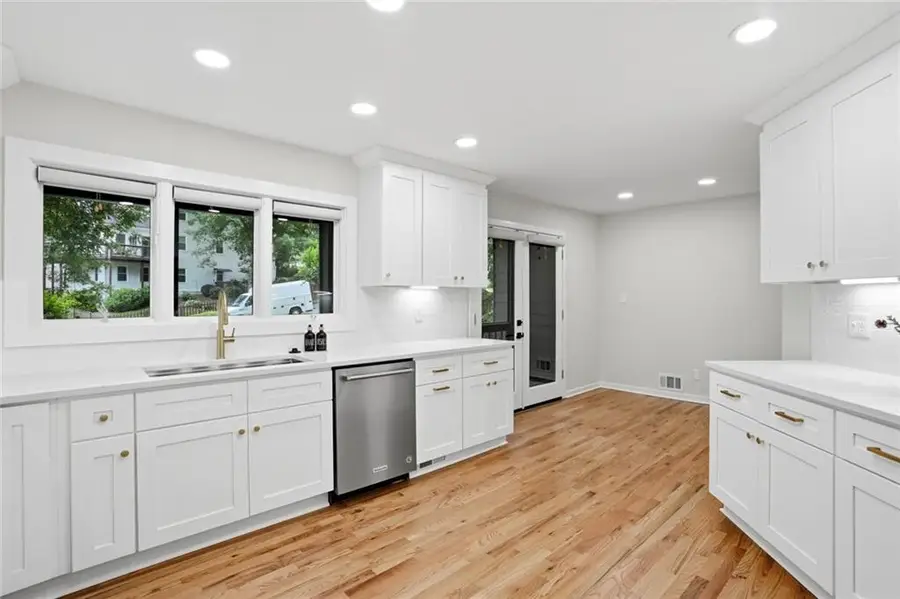 10210 Kinross Road, Roswell, GA 30076 - #3