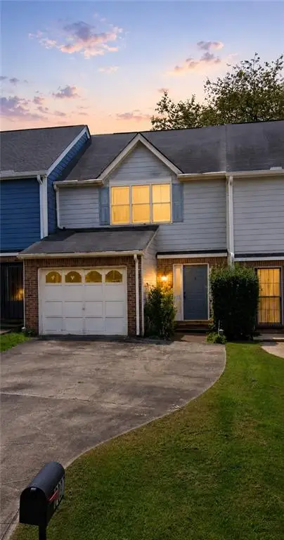8007 Woodlake Drive, Riverdale, GA 30274