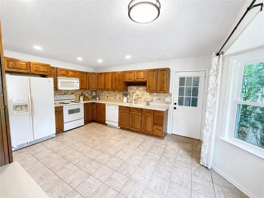 101 Fernwood Court, Lawrenceville, GA 30043 - #3