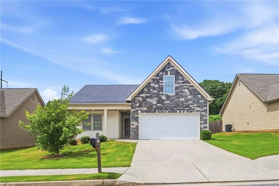 121 W Lexington Avenue, Griffin, GA 30223 - #2