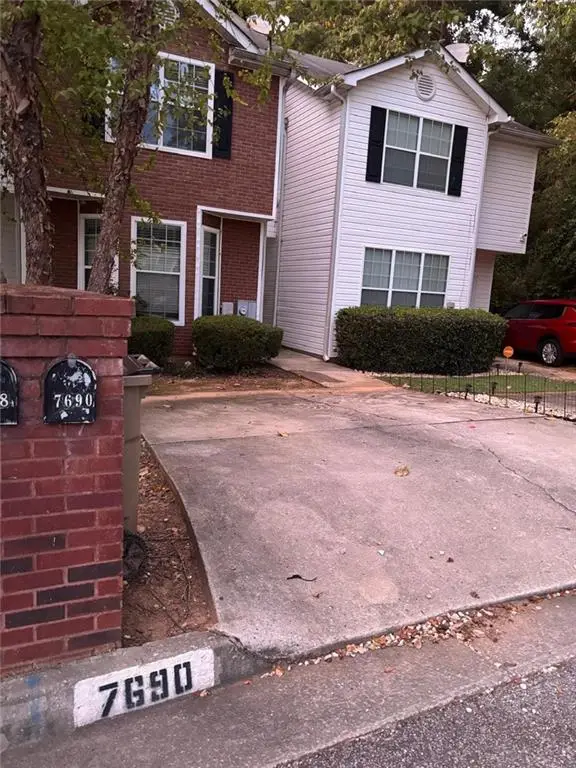 7690 Creekside Lane, Riverdale, GA 30296