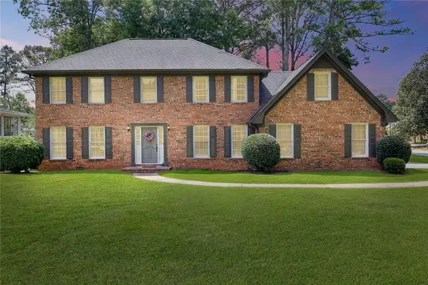 4976 Mystere Circle Sw, Lilburn, GA 30047