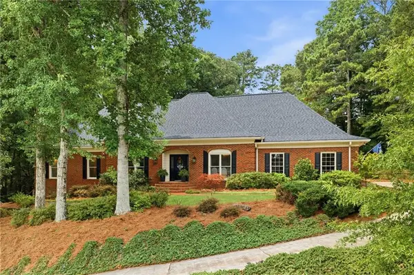 1040 Finnsbury Drive, Roswell, GA 30075