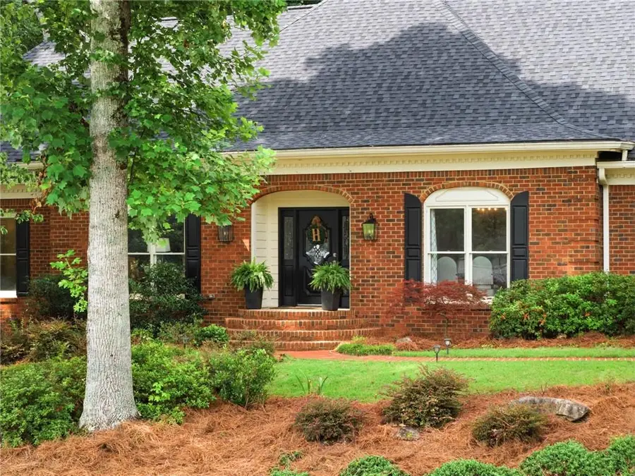 1040 Finnsbury Drive, Roswell, GA 30075 - #2
