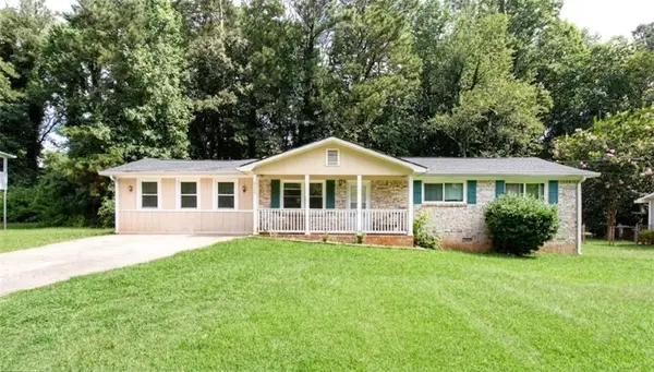 2289 Chestnut Log Drive, Lithia Springs, GA 30122